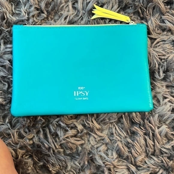 Green with silver studs ipsy makeup bag - Picture 3 of 4